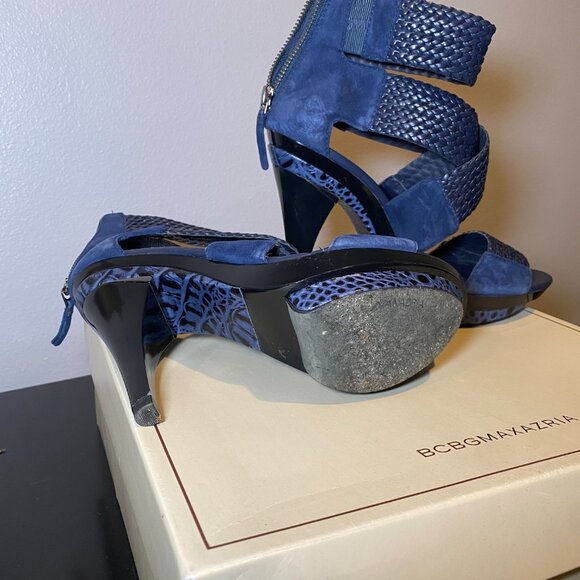 BCBG MAXAZRIA Navy Heel - Picture 3 of 3